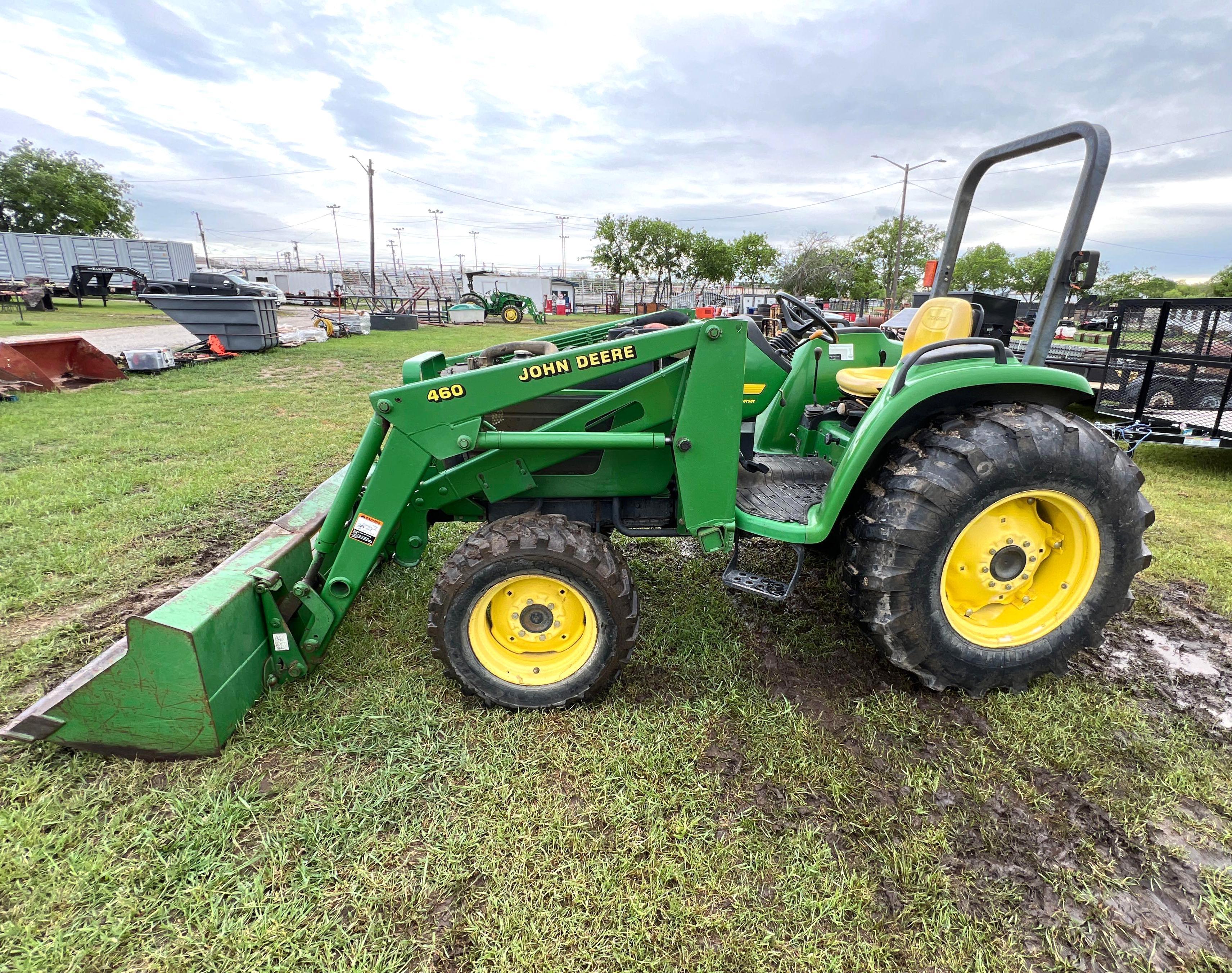 John Deere 4500 Tractor with 460 Front Loader - 813 hours - 4x4 - Missing the hood