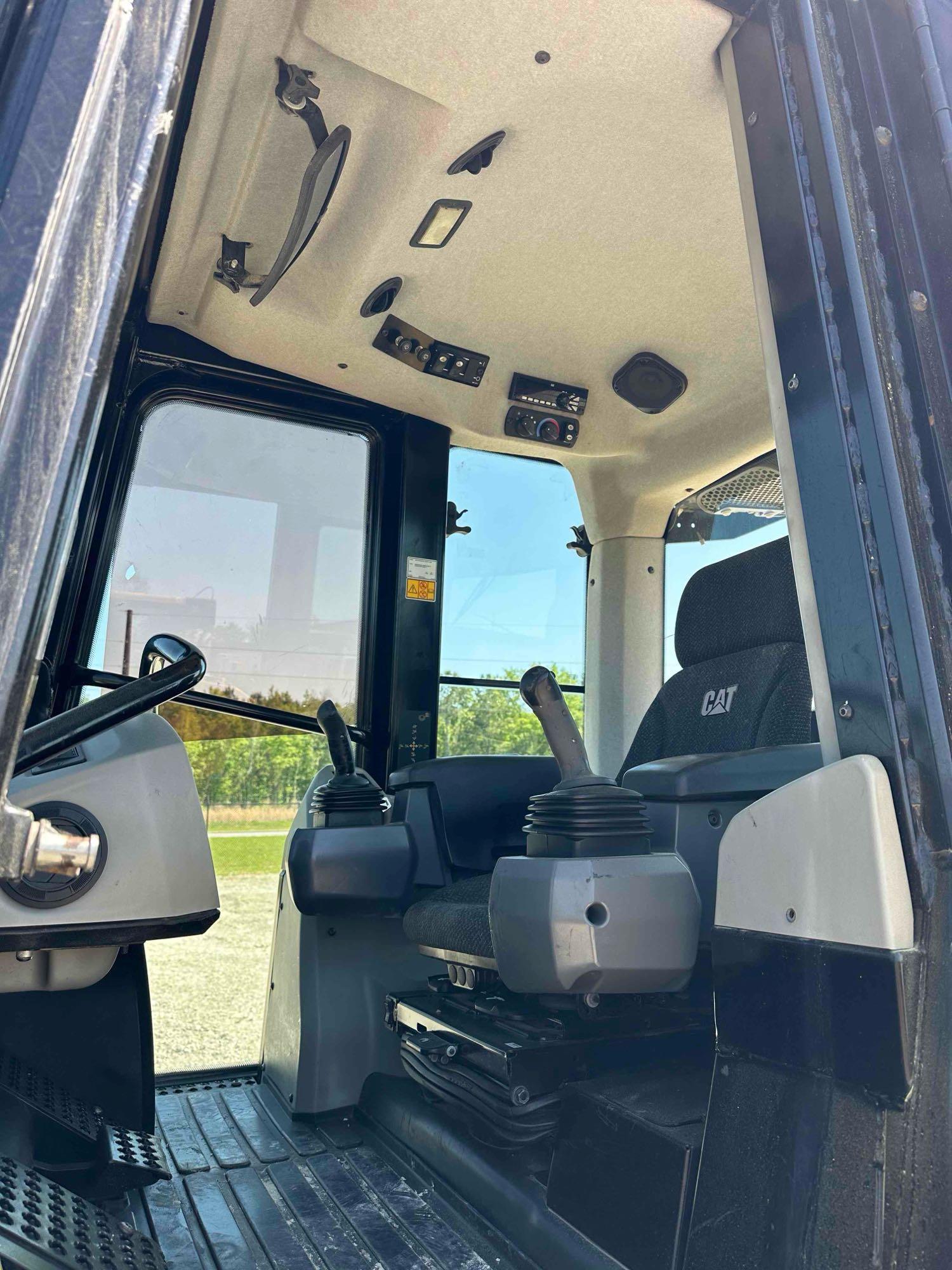 2017 CATERPILLAR 953D CRAWLER LOADER