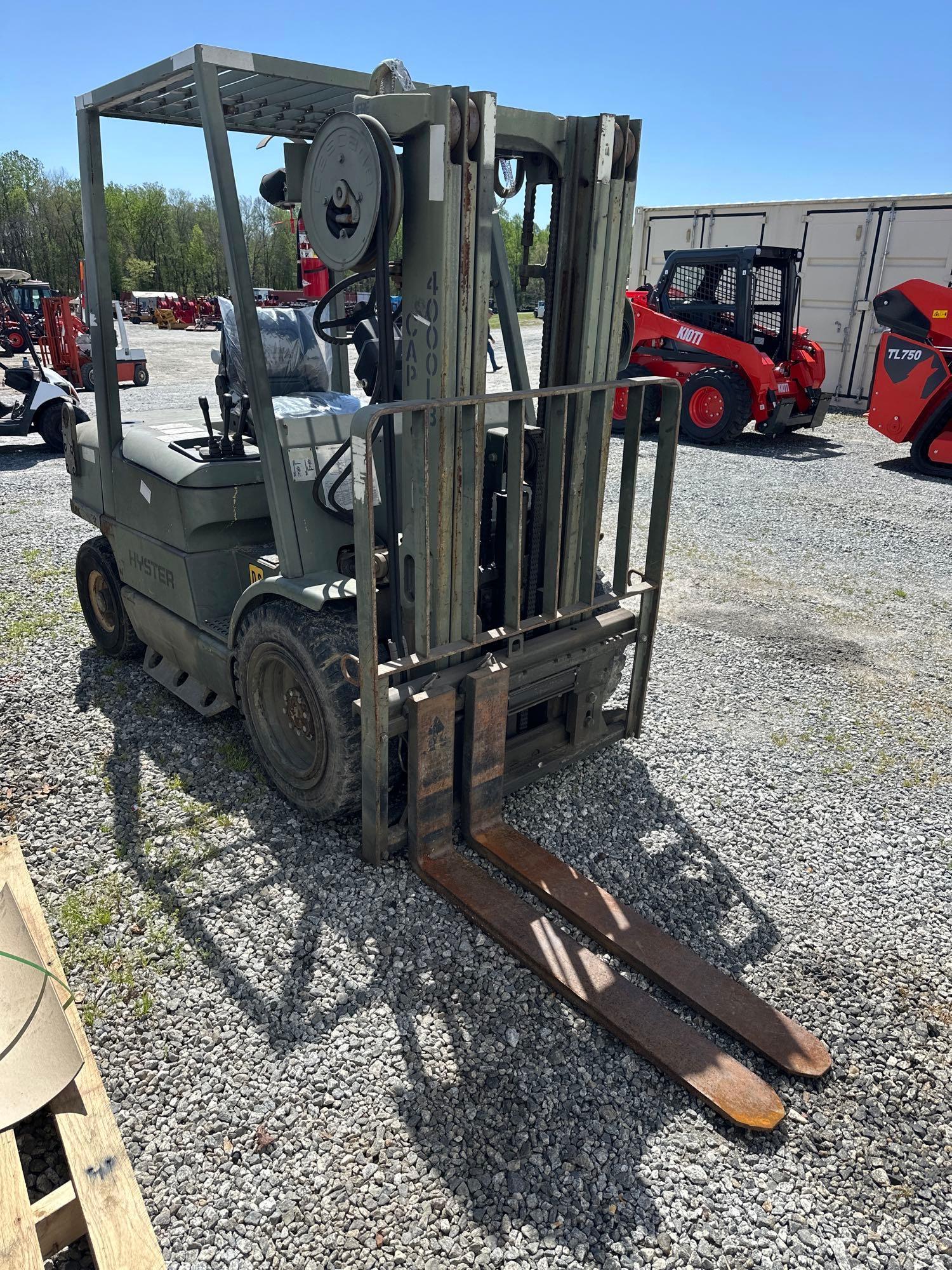 HYSTER H40XM 4000LB MILITARY FORKLIFT
