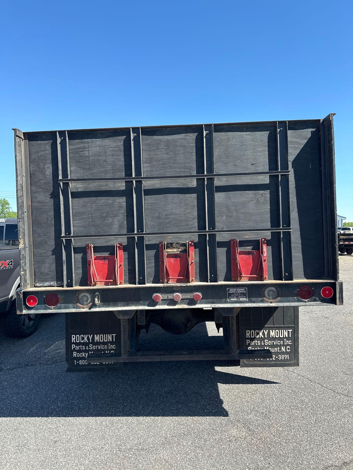 1993 FREIGHTLINER FL70 S/A GRAIN TRUCK