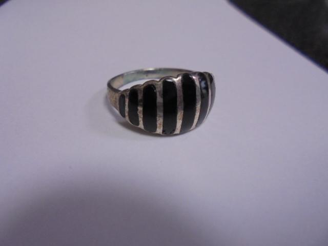 Vintage Ladies Sterling Silver & Black Onyx Ring