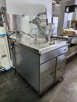 Pitco 24in. x 24in. Propane Donut Fryer with Filter System & Dropper