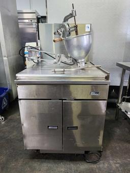Pitco 24in. x 24in. Propane Donut Fryer with Filter System & Dropper