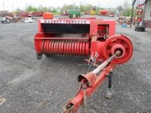 MASSEY FERGUSON 124 SQ BALER