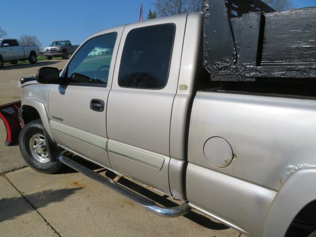 2004 Chevy 2500HD Pickup Truck