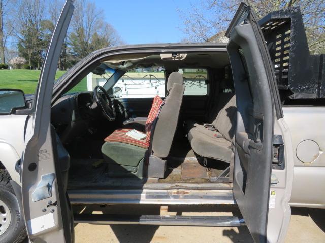 2004 Chevy 2500HD Pickup Truck