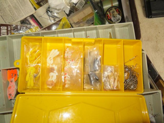 Tackle Box w/fishing lures