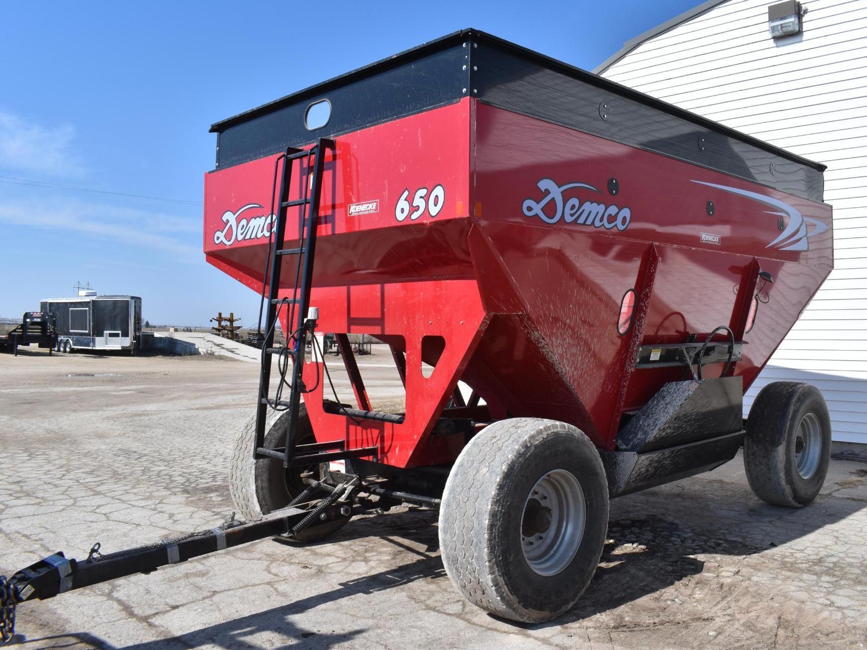 Demco 650 Gravity Box