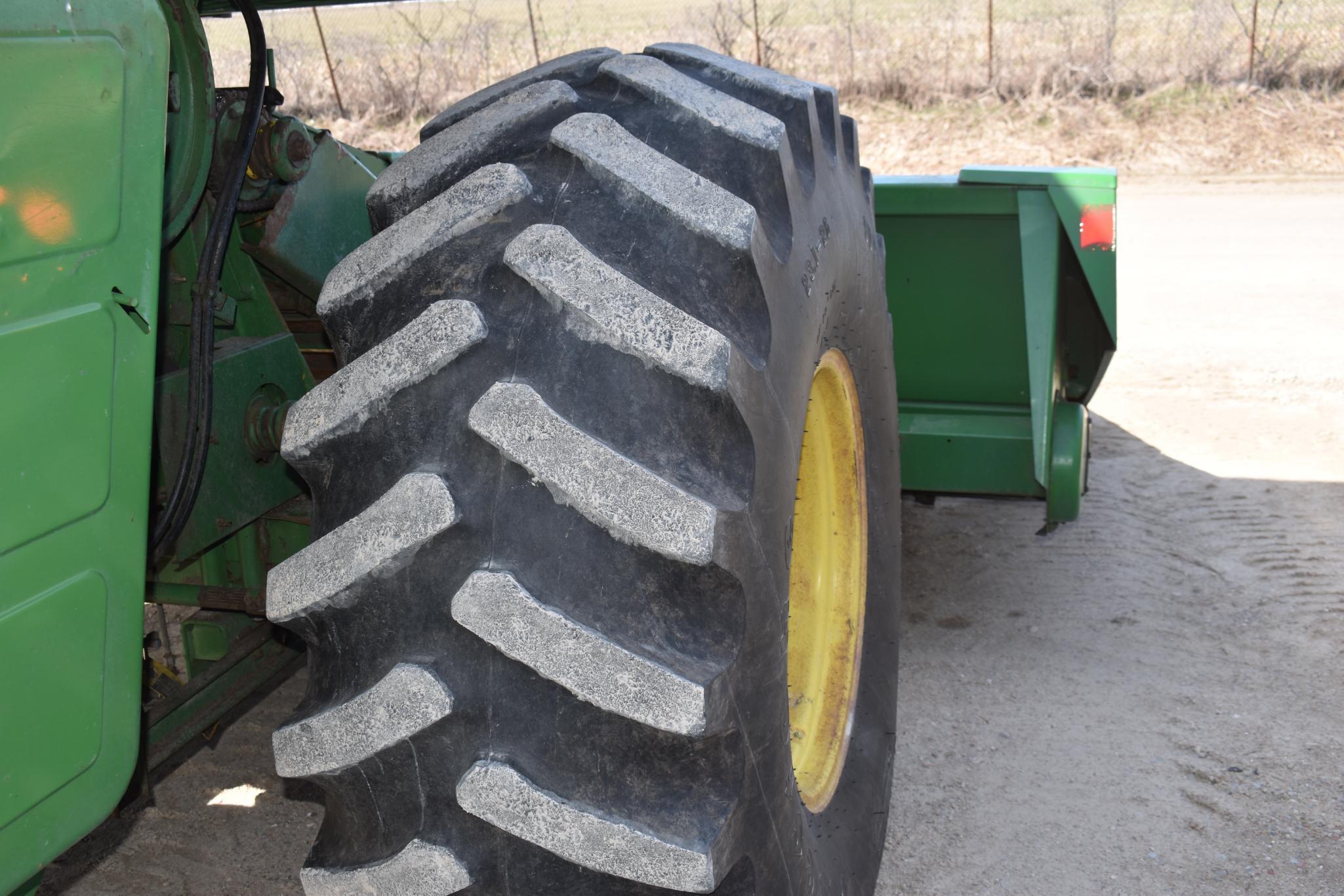 1981 John Deere 4420 Combine