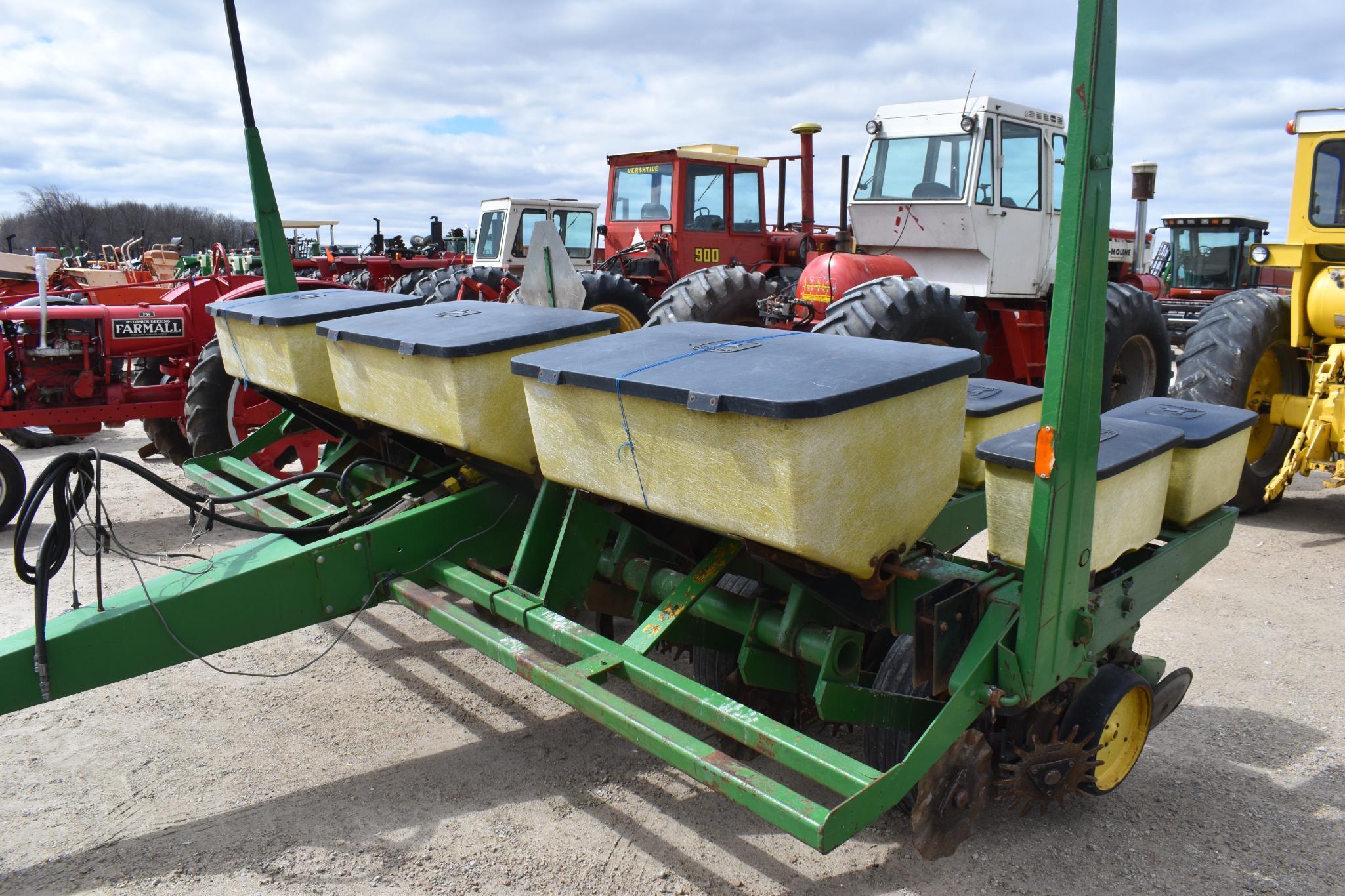 John Deere 7000 6 Row Corn Planter