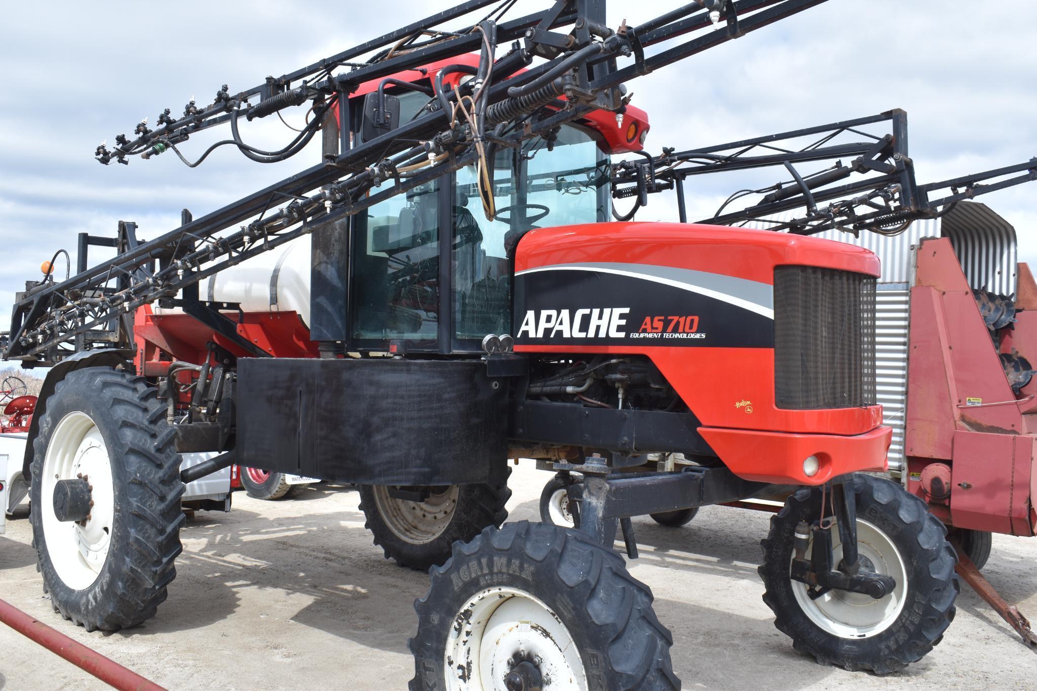 2006 Apache AS 710 Self-Propelled Sprayer