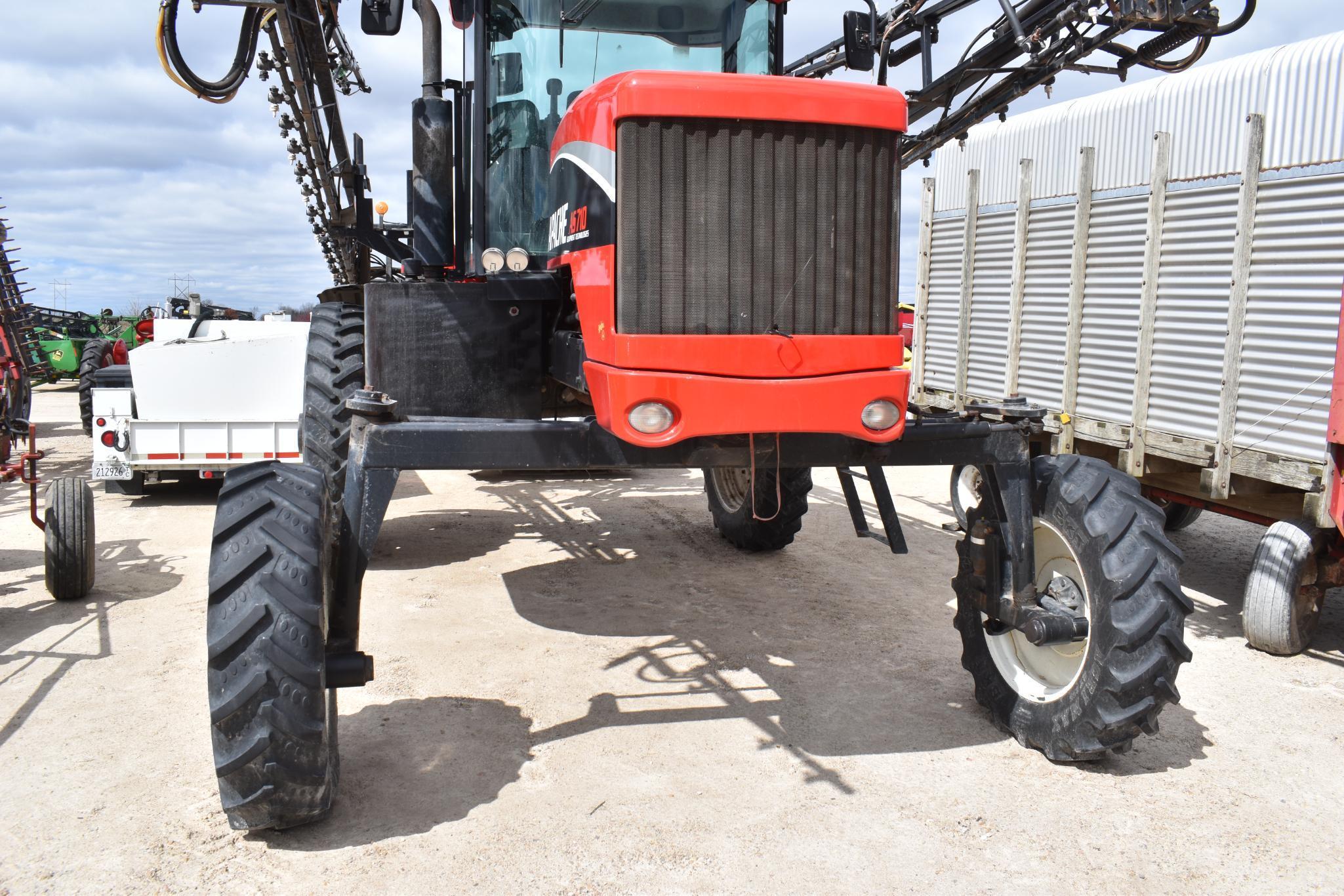 2006 Apache AS 710 Self-Propelled Sprayer