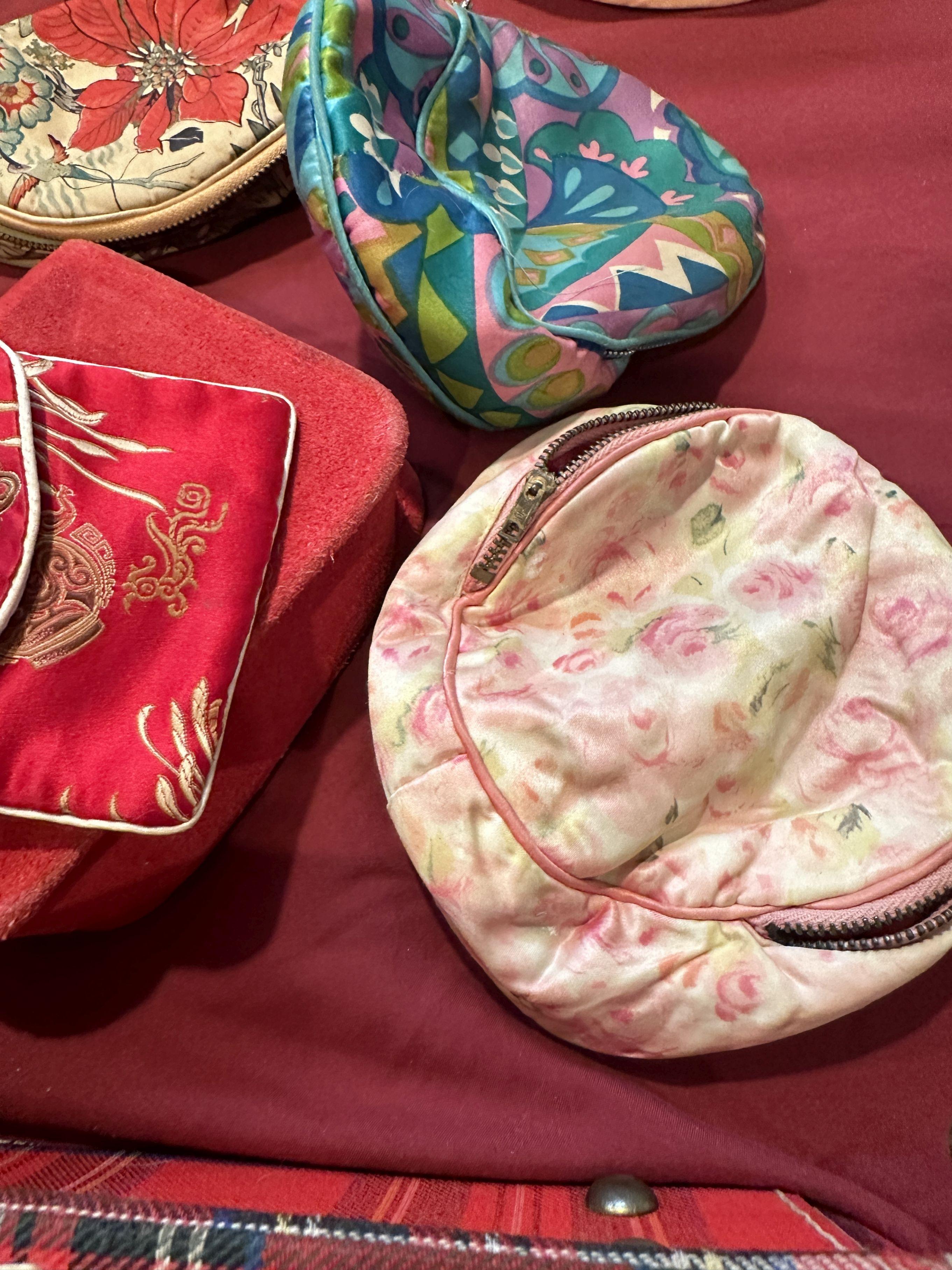 Box Lot/Vintage Jewelry Travel Bags, Coin Purses, ETC