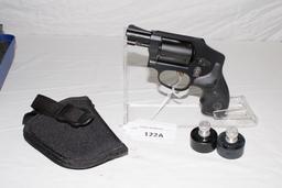 Like New Smith & Wesson 442-1 Hammerless .38 Revolver