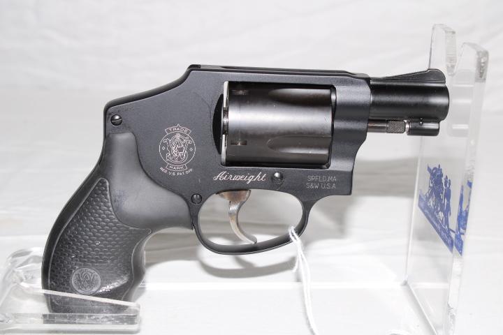 Like New Smith & Wesson 442-1 Hammerless .38 Revolver