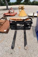 SKID STEER HYDRAULIC PALLET FORKS