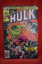 HULK #256 | KEY 1ST FULL APP OF SABRA - NEWSSTAND