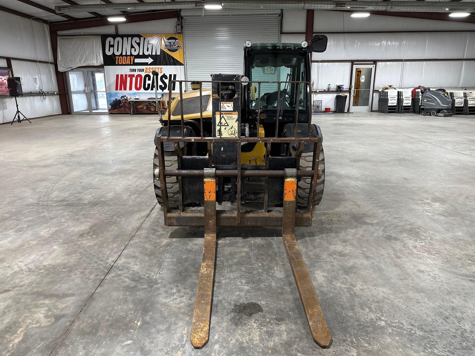 2016 Caterpillar TH255C Telehandler