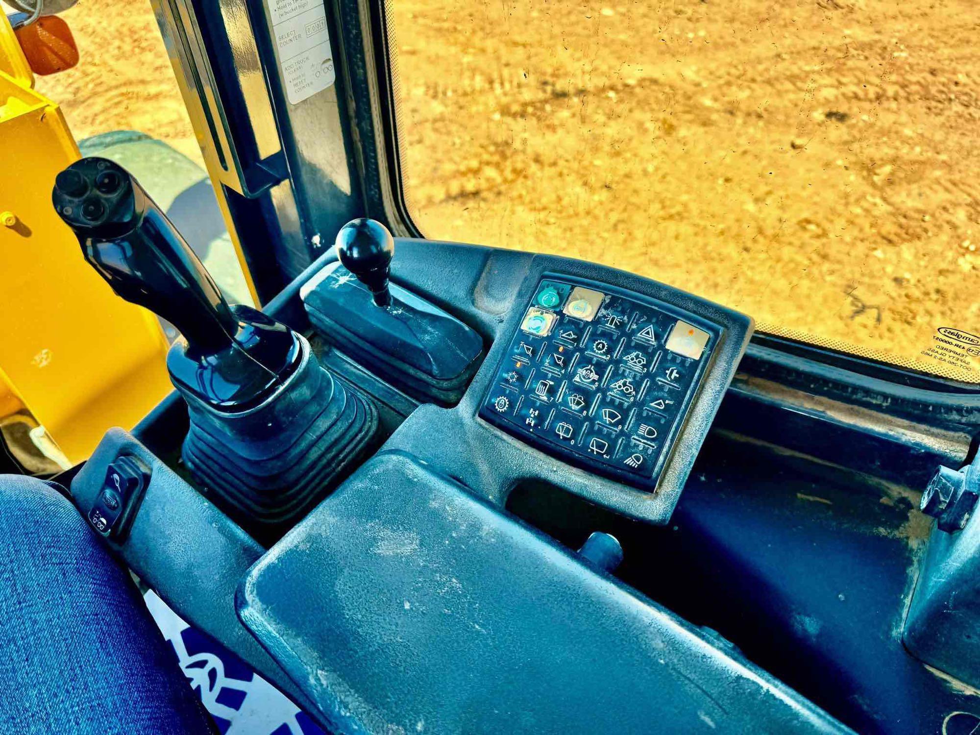 2011 John Deere 524K Wheel Loader