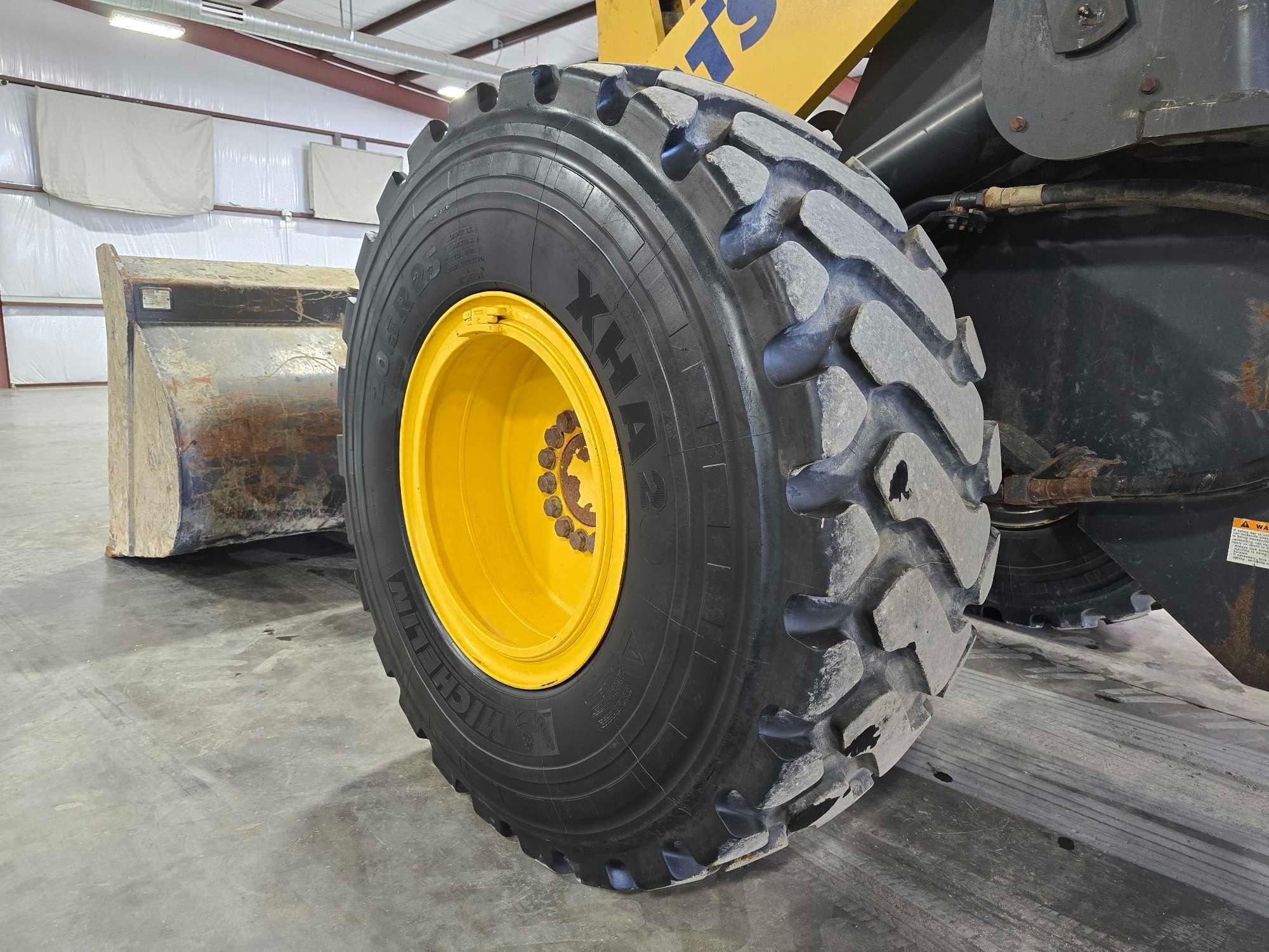 2014 Komatsu WA320-7 Wheeled Loader