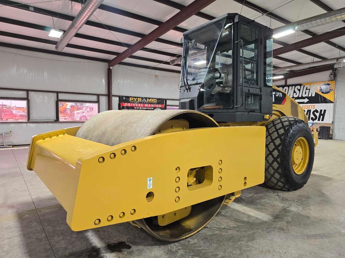 2010 CAT CS76 XT Single Drum Vibrating Compactor