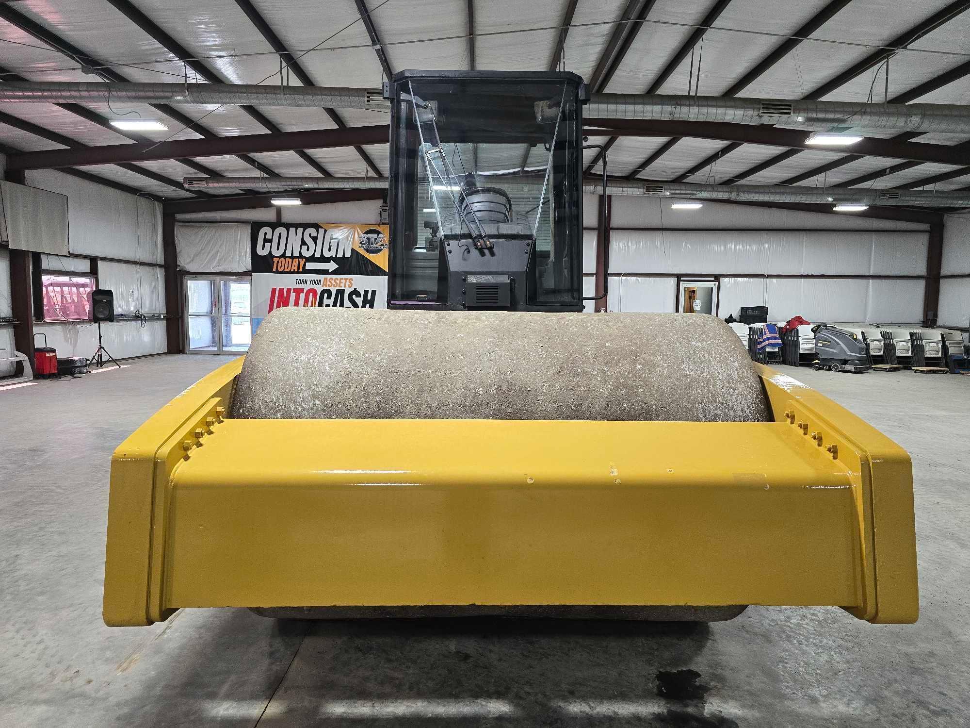 2010 CAT CS76 XT Single Drum Vibrating Compactor