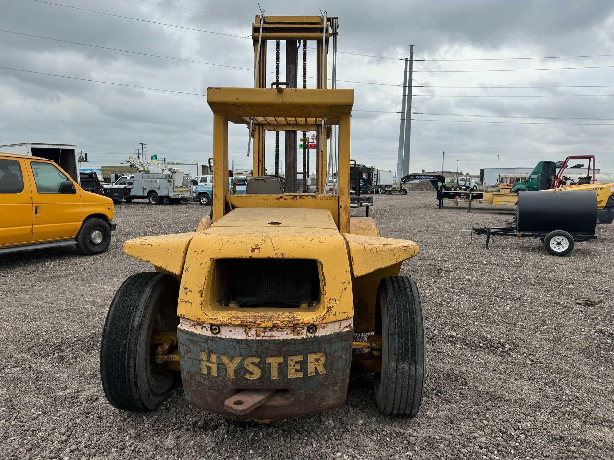 Hyster H200 Forklift