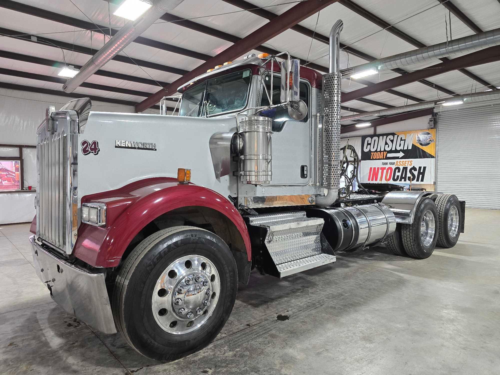 2015 Kenworth W900 Day Cab Truck Tractor