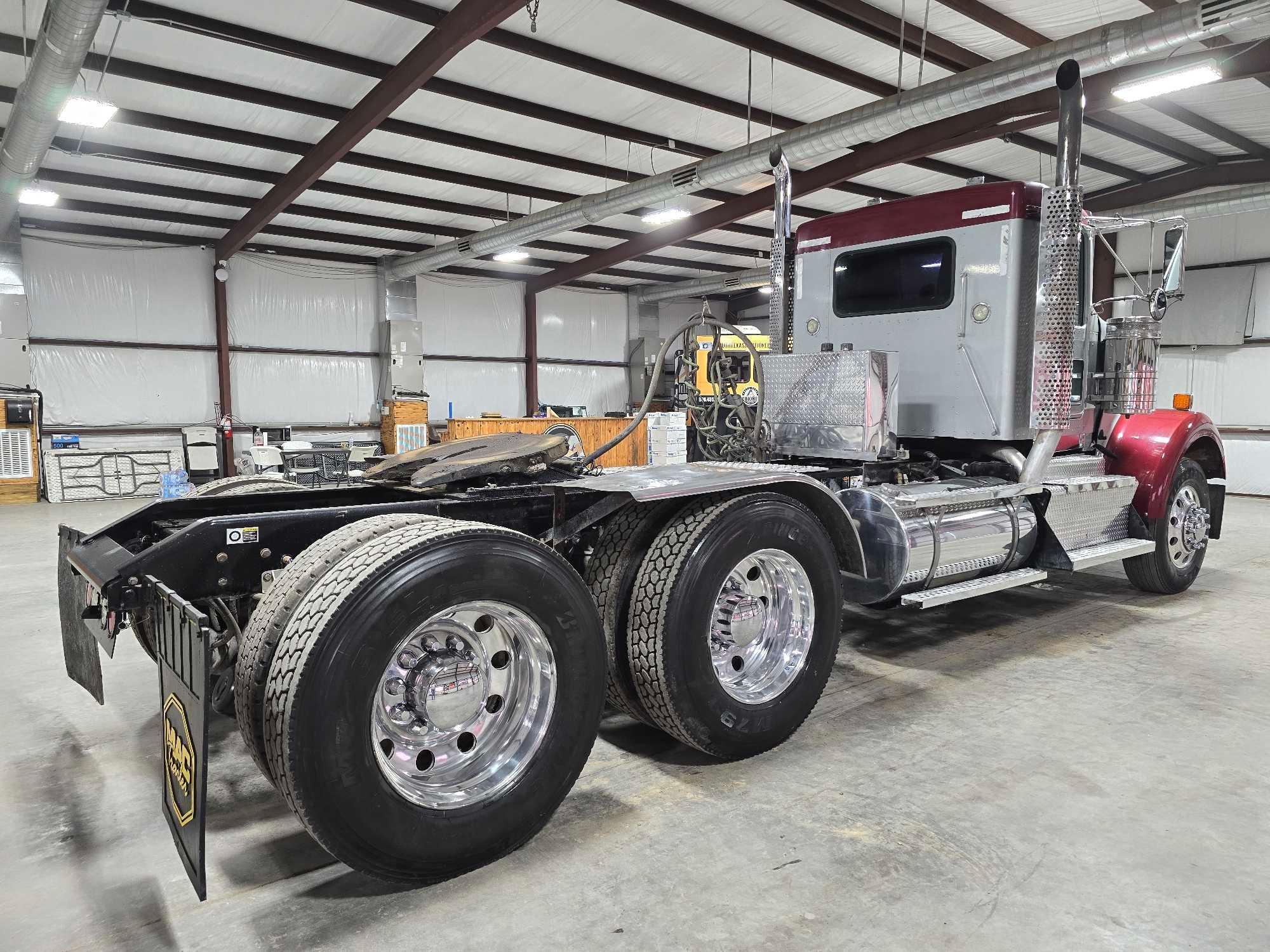 2015 Kenworth W900 Day Cab Truck Tractor