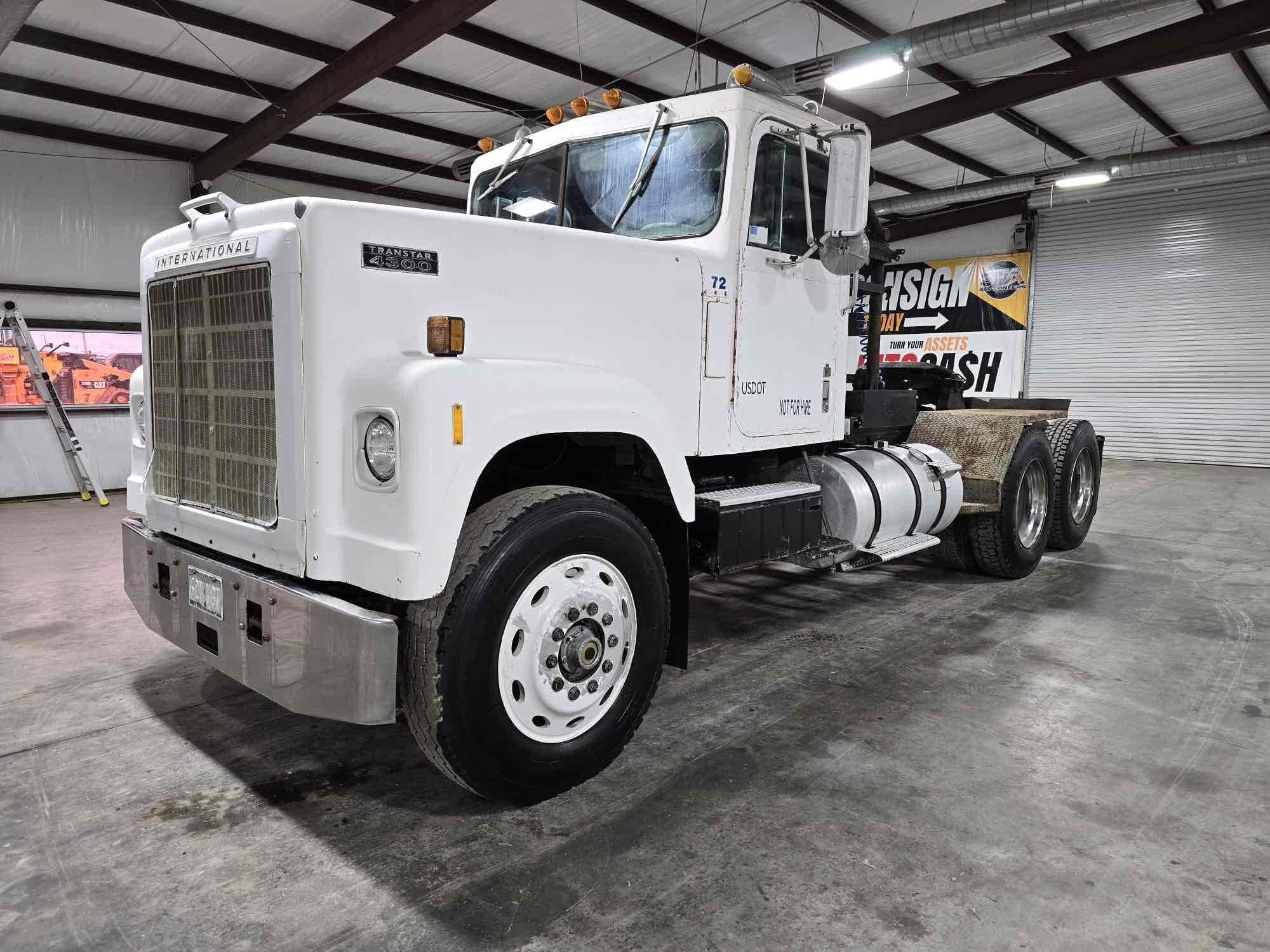 1980 International F4370 Day Cab Winch Truck Tractor