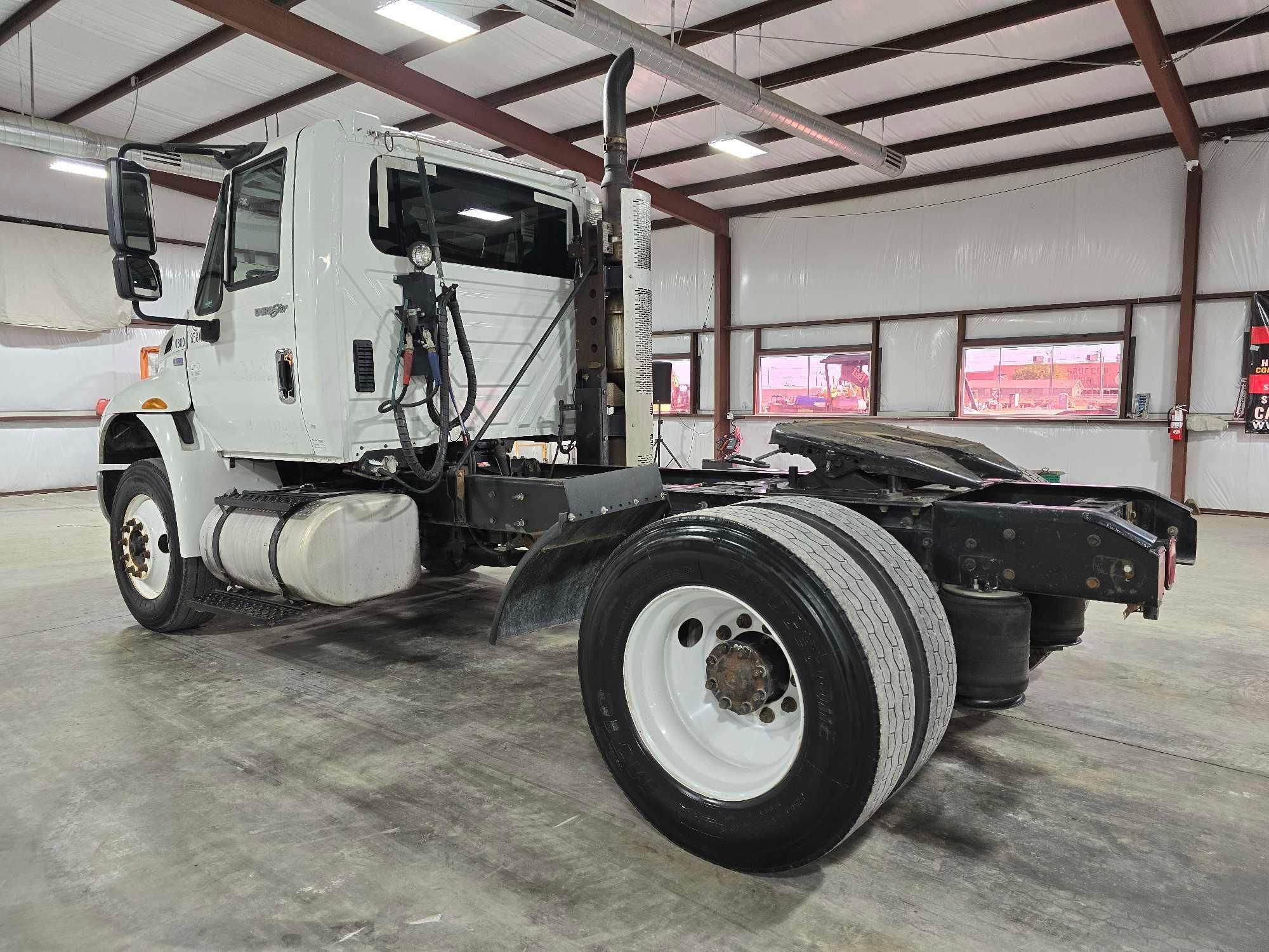 2013 International DuraStar 4400 Day Cab Truck Tractor