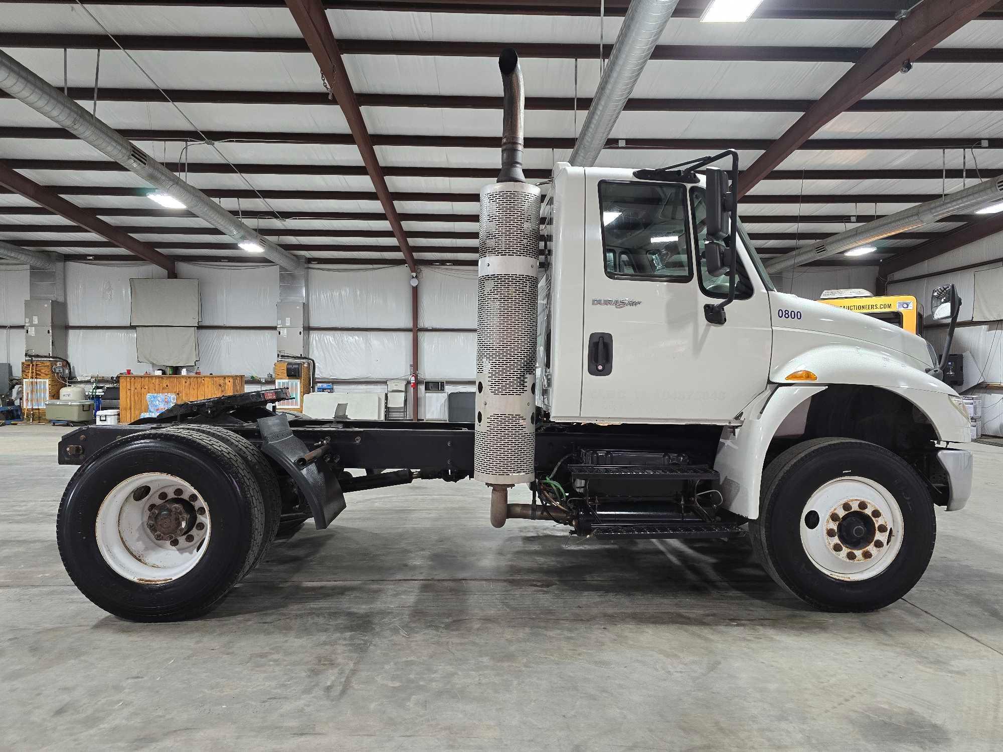 2013 International DuraStar 4400 Day Cab Truck Tractor