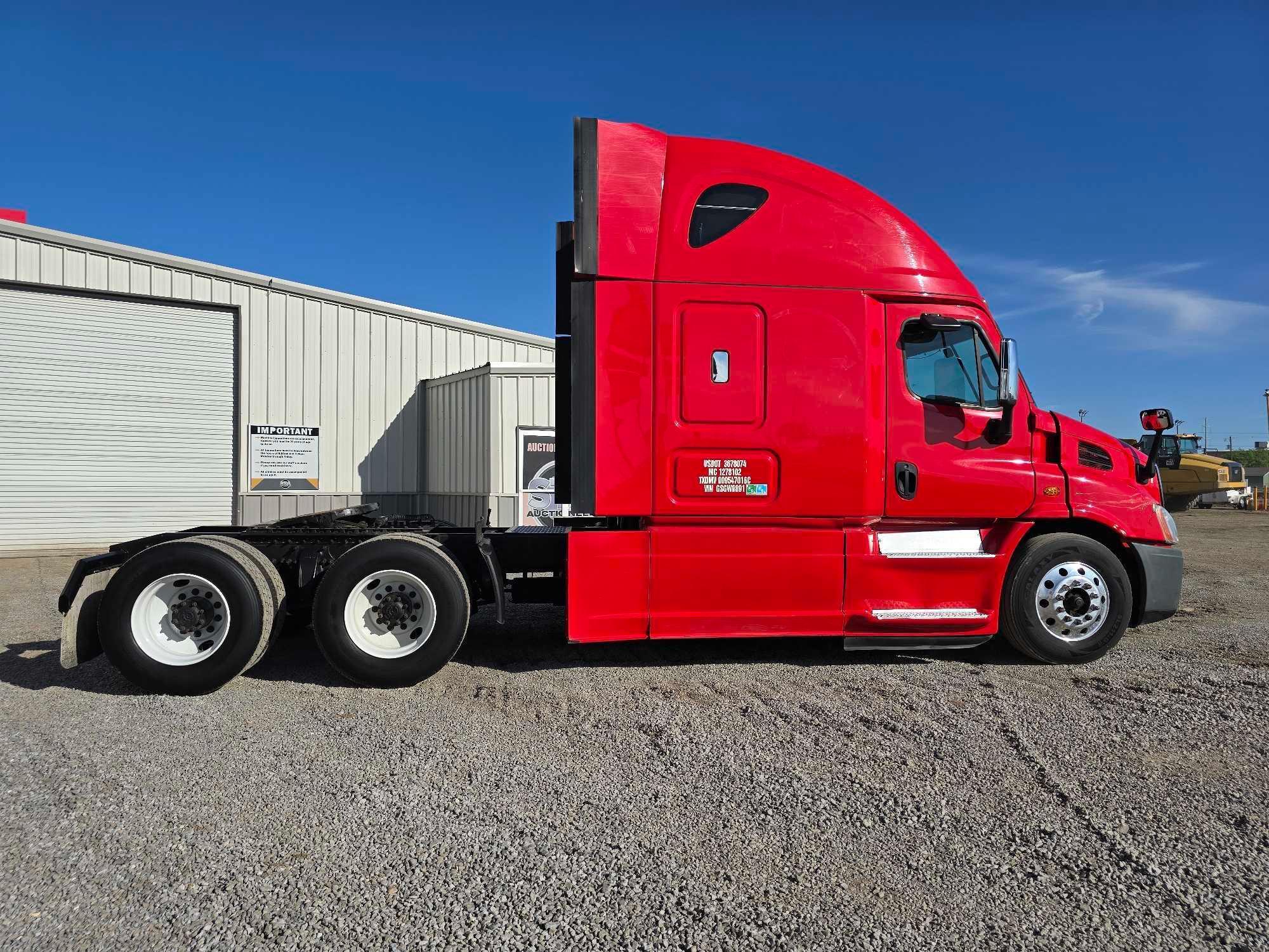 2016 Freightliner Cascadia 132 Sleeper Truck Tractor