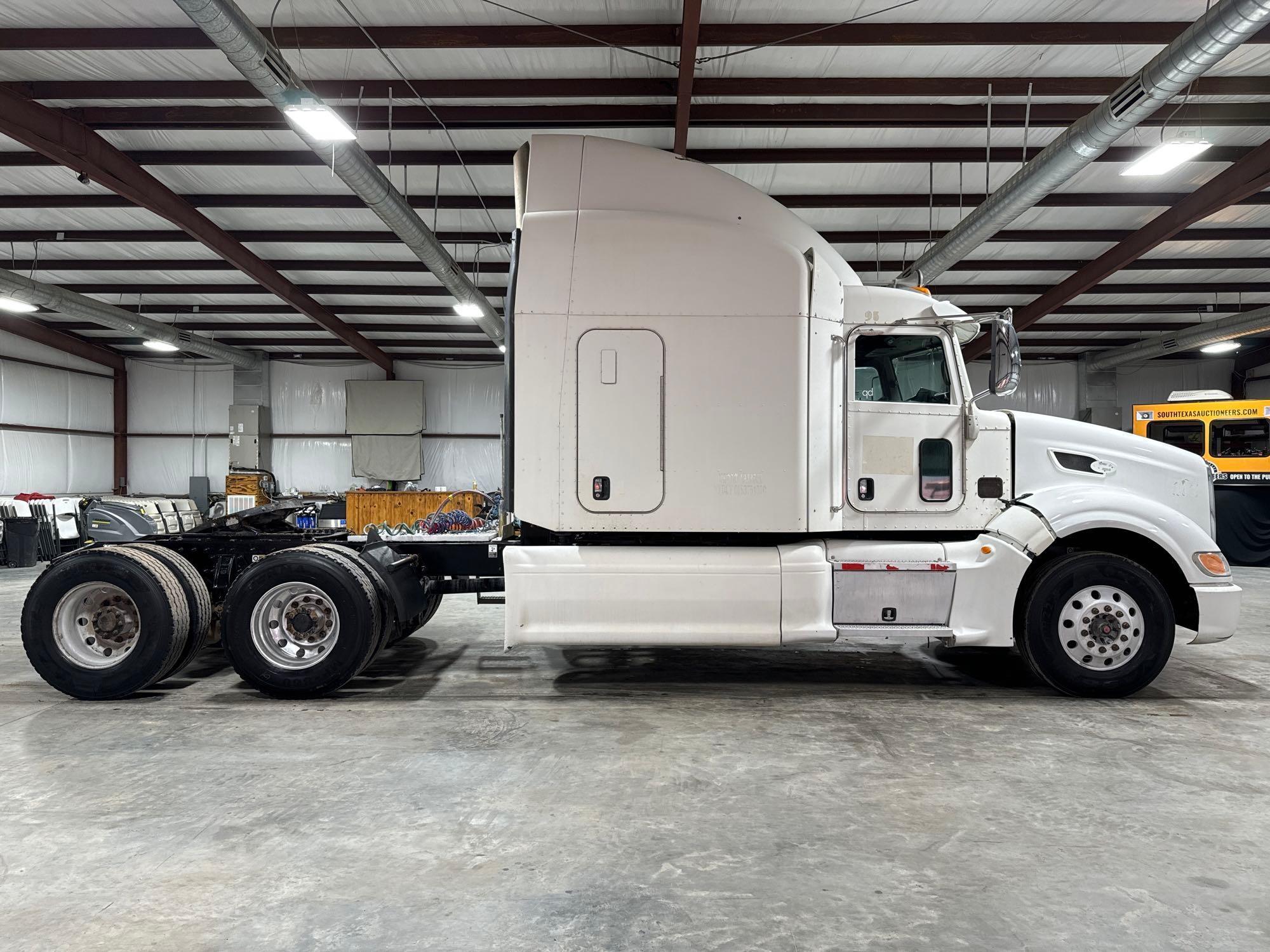 2013 Peterbilt 386 Sleeper Truck Tractor