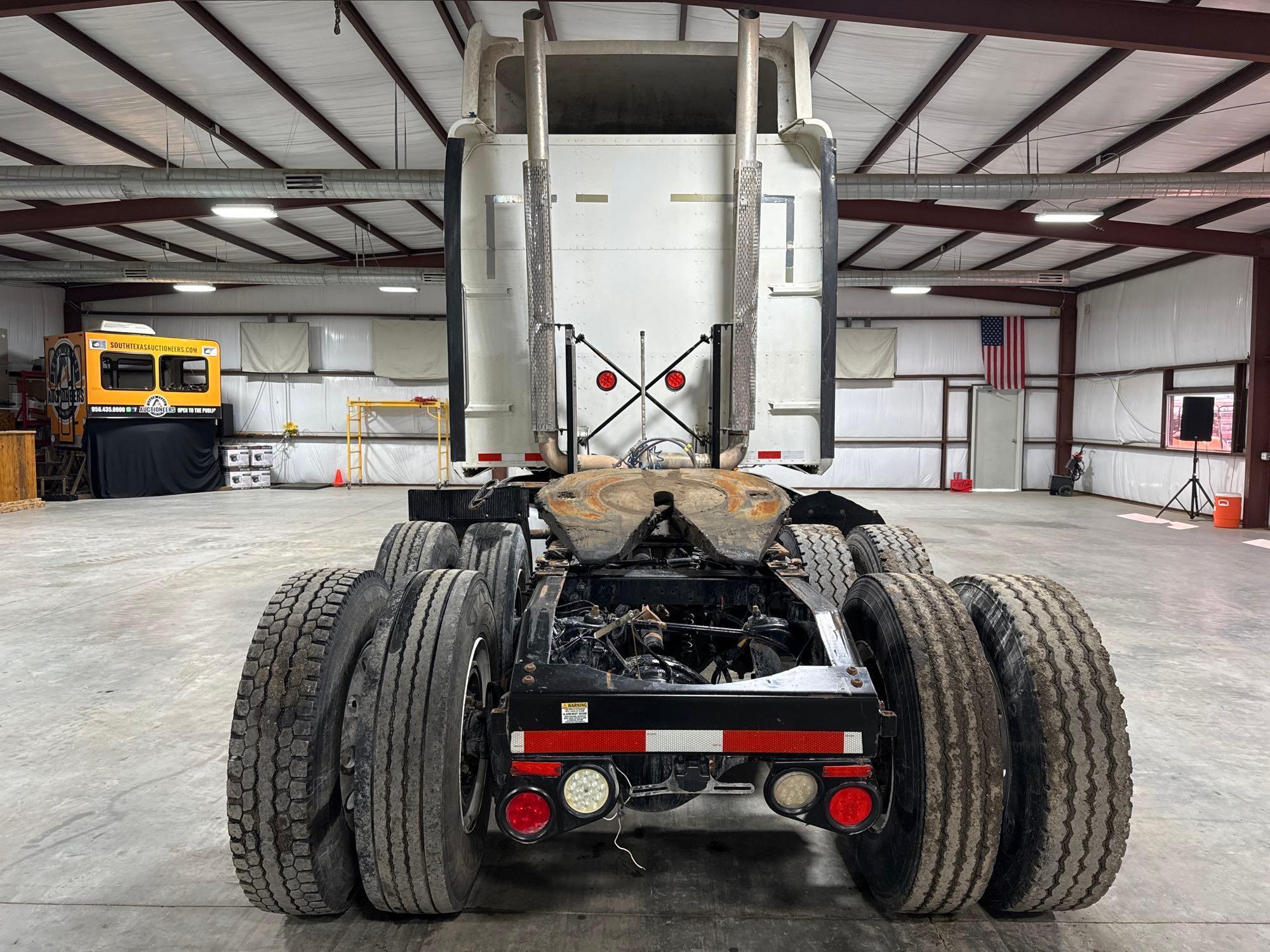 2013 Peterbilt 386 Sleeper Truck Tractor