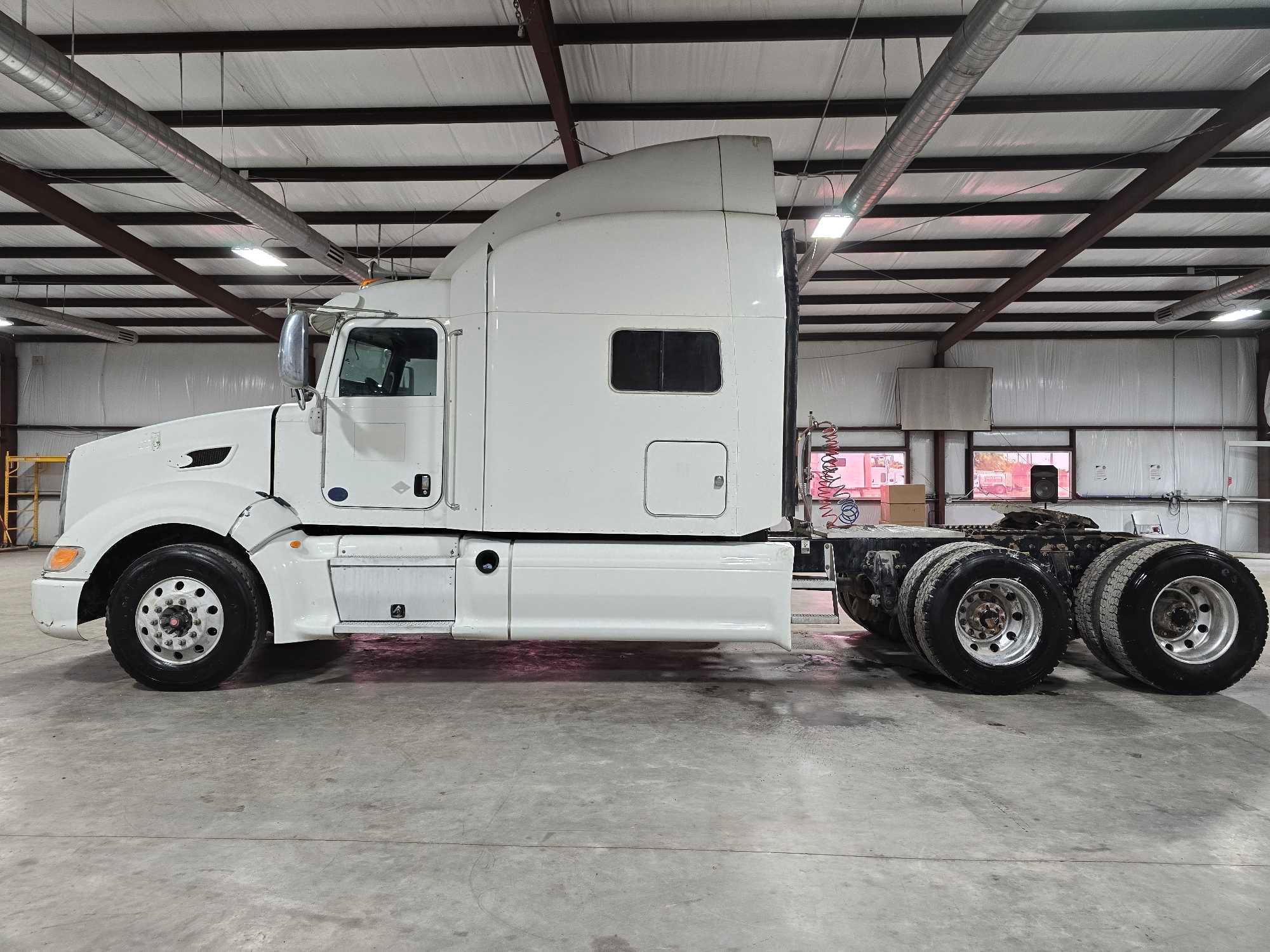 2013 Peterbilt 386 Sleeper Truck Tractor