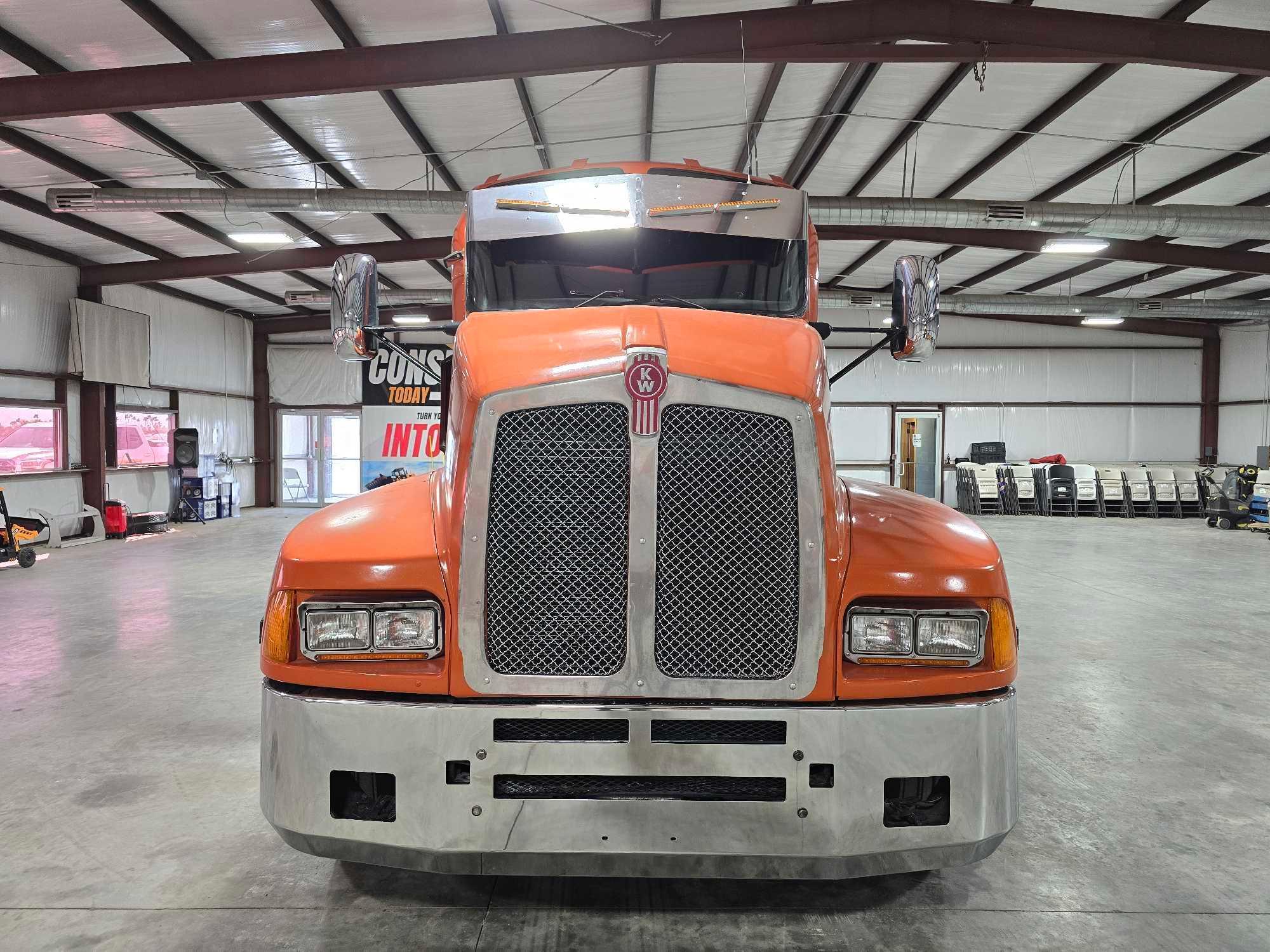 2007 Kenworth T600 Sleeper Truck Tractor