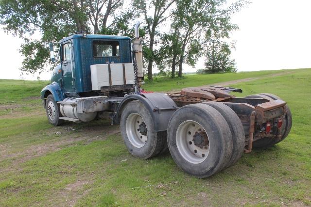 *** 1995 IH 9400 SEMI DAY CAB, 211" WHEEL BASE,