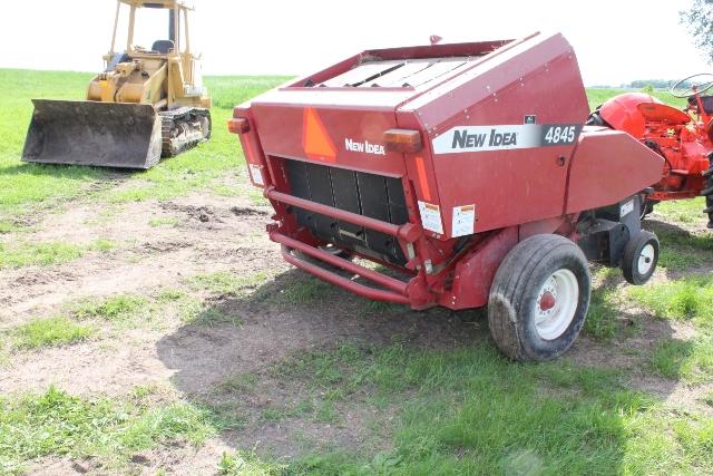 NEW IDEA 4845 ROUND BALER, TWINE TIE, 540 PTO