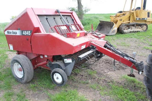 NEW IDEA 4845 ROUND BALER, TWINE TIE, 540 PTO