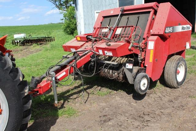 NEW IDEA 4845 ROUND BALER, TWINE TIE, 540 PTO