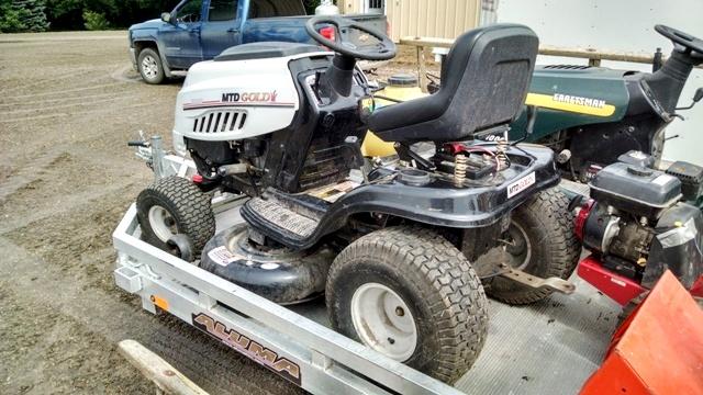 MTD GOLD LAWN AND GARDEN TRACTOR, HYDRO,