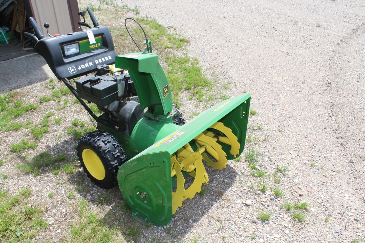 JD 1032D WALK BEHIND SNOWBLOWER, ELECTRIC START