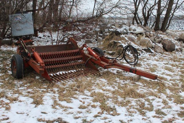 MELROE 600 FORK TYPE ROCK PICKER