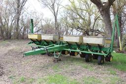 JD 7000 8R30" PLANTER, DRY FERT,