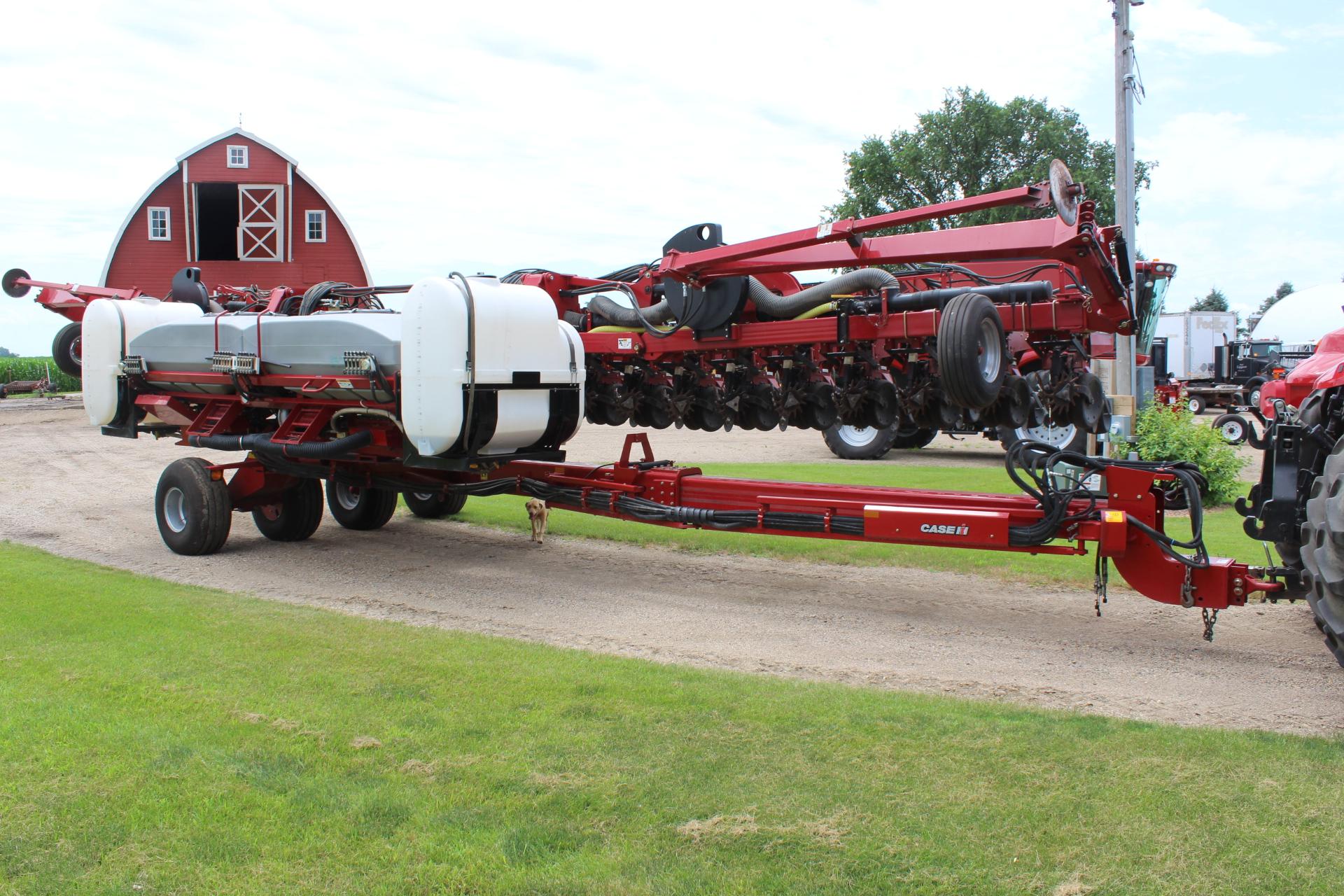 2011 CASE IH 1240 24R22" TURN TABLE PLANTER,