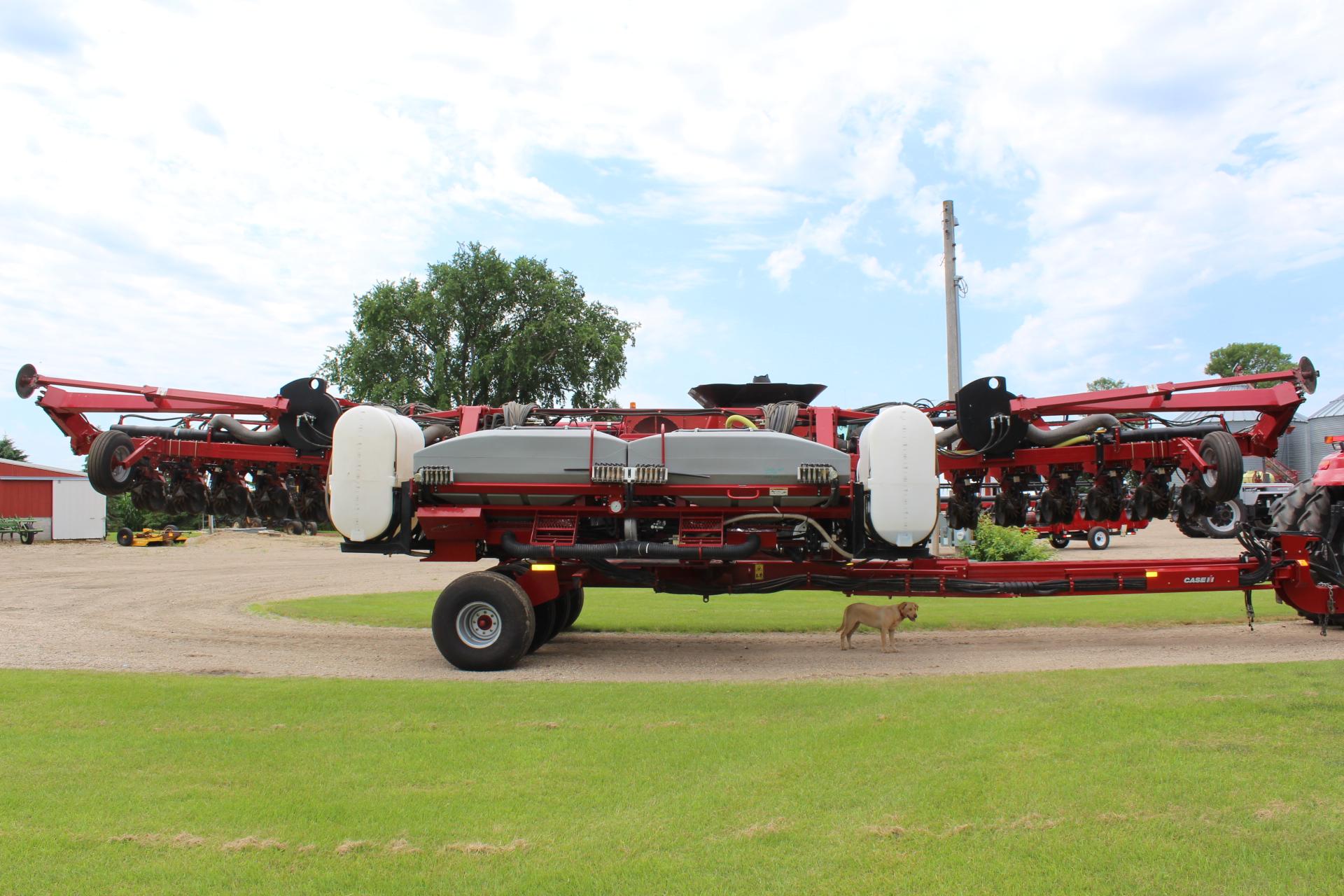 2011 CASE IH 1240 24R22" TURN TABLE PLANTER,