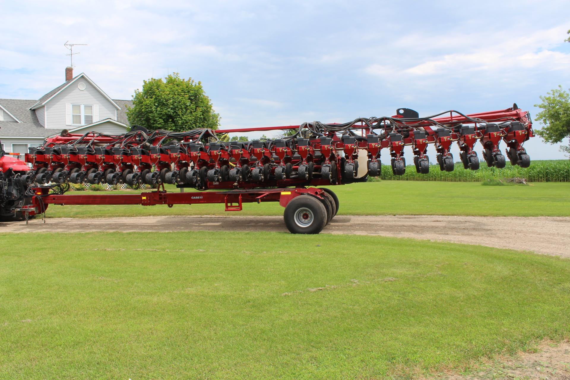 2011 CASE IH 1240 24R22" TURN TABLE PLANTER,