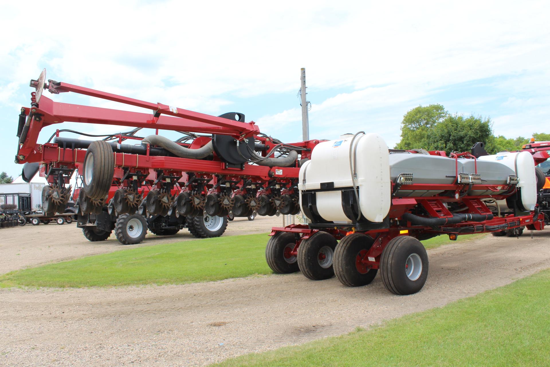 2011 CASE IH 1240 24R22" TURN TABLE PLANTER,