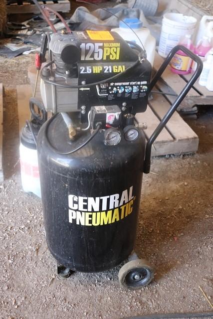 CENTRAL PNEUMATIC 125 PSI, 2.5 HP, 21 GALLON UPRIGHT PORTABLE AIR COMPRESSOR